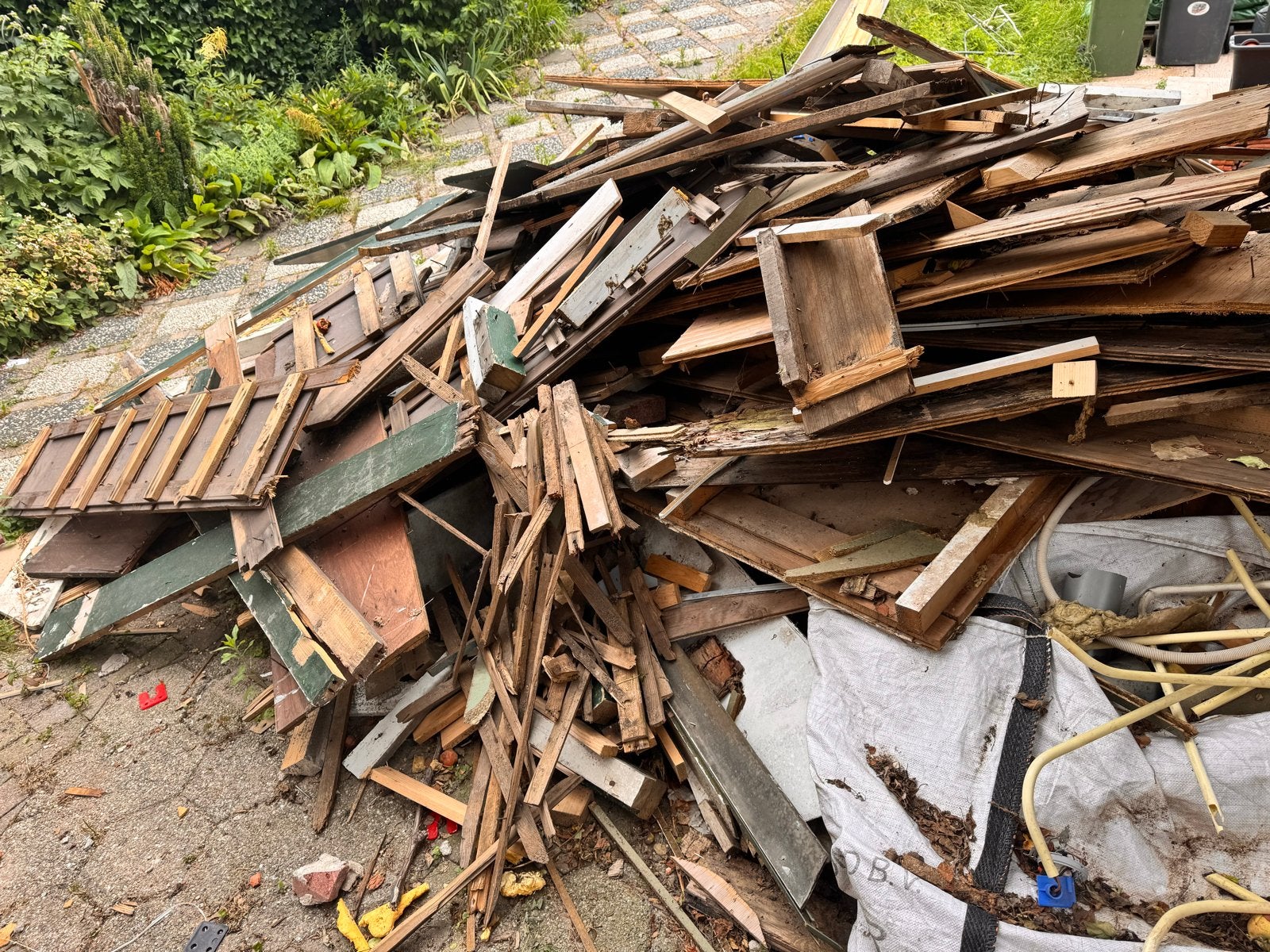 Gratis sloop hout - diverse planken en balken, Ophalen, Gebruikt, Minder dan 25 mm, Overige typen