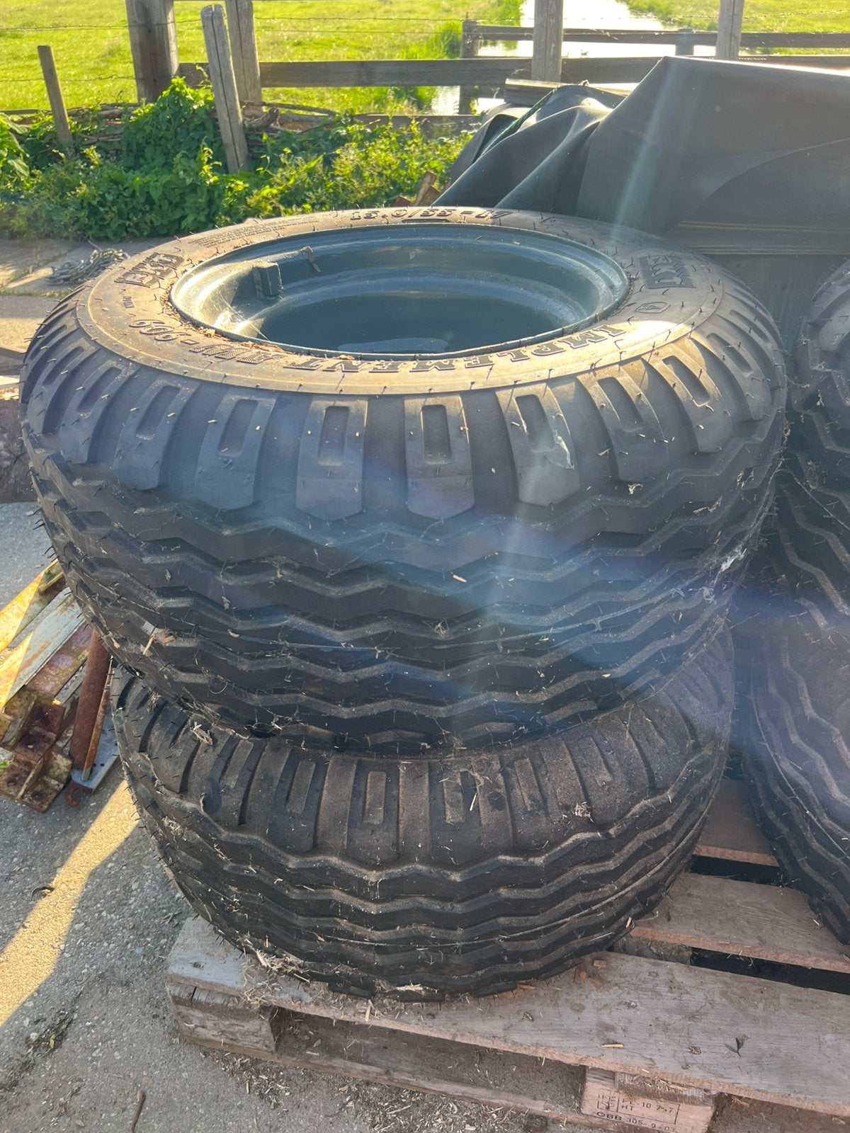 2 nieuwe banden BKT oplandbouw velg, Ophalen