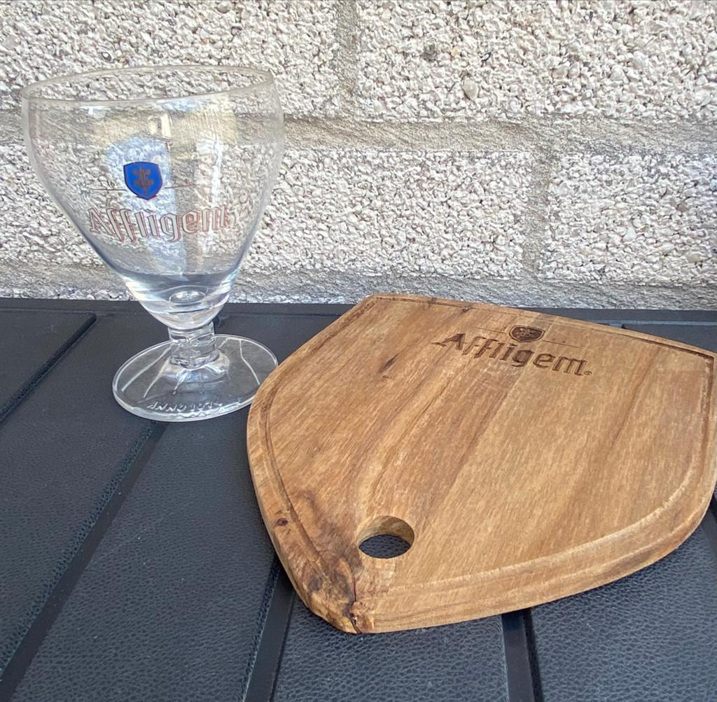 Affligem bierglas en houten onderzetter, Verzamelen, Biermerken, Ophalen of Verzenden, Zo goed als nieuw, Glas of Glazen, Overige merken