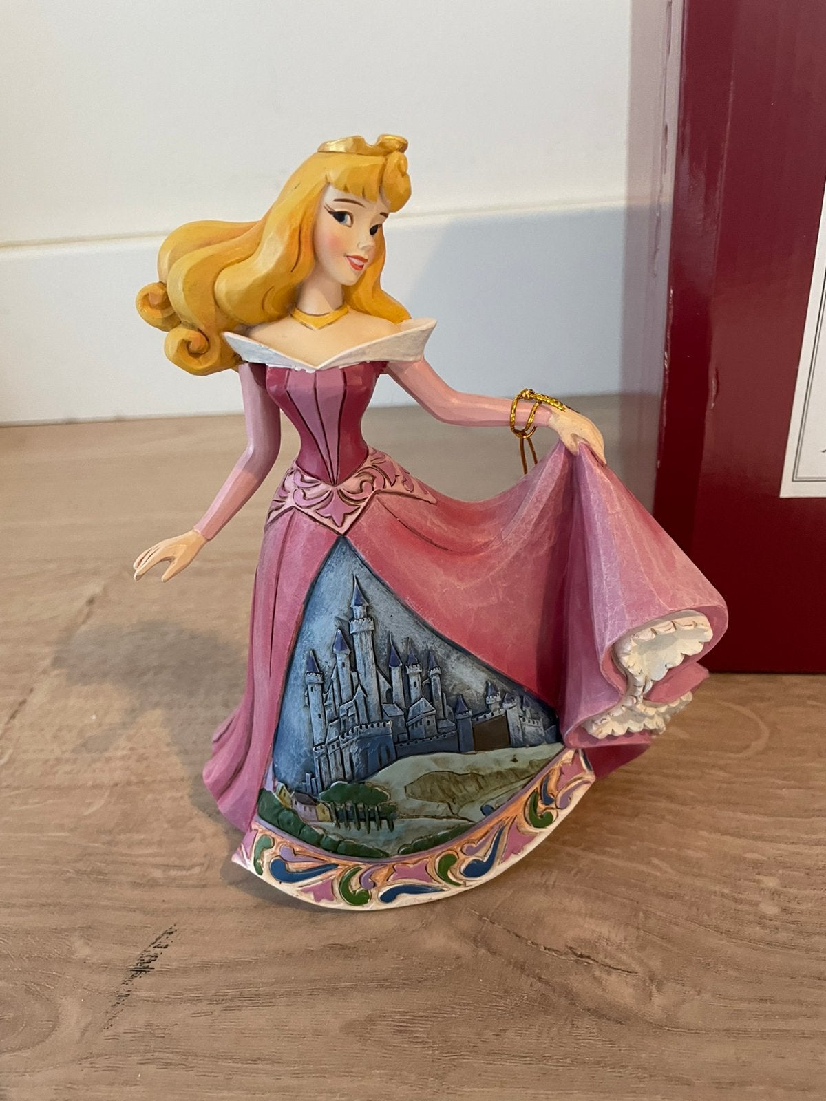 Disney traditions Jim Shore Doornroosje Aurora Castle Dress, Verzamelen, Disney, Ophalen of Verzenden, Sneeuwwitje of Doornroosje