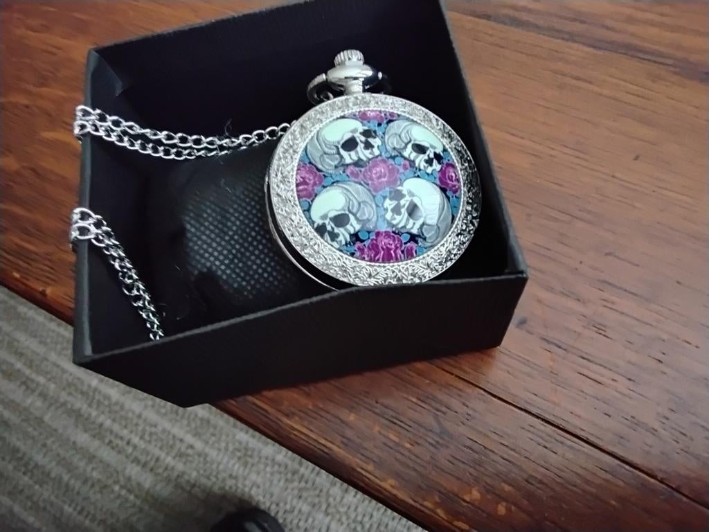 Mooie zakhorloge doodshoofden, Ophalen of Verzenden, Nieuw, Overige materialen