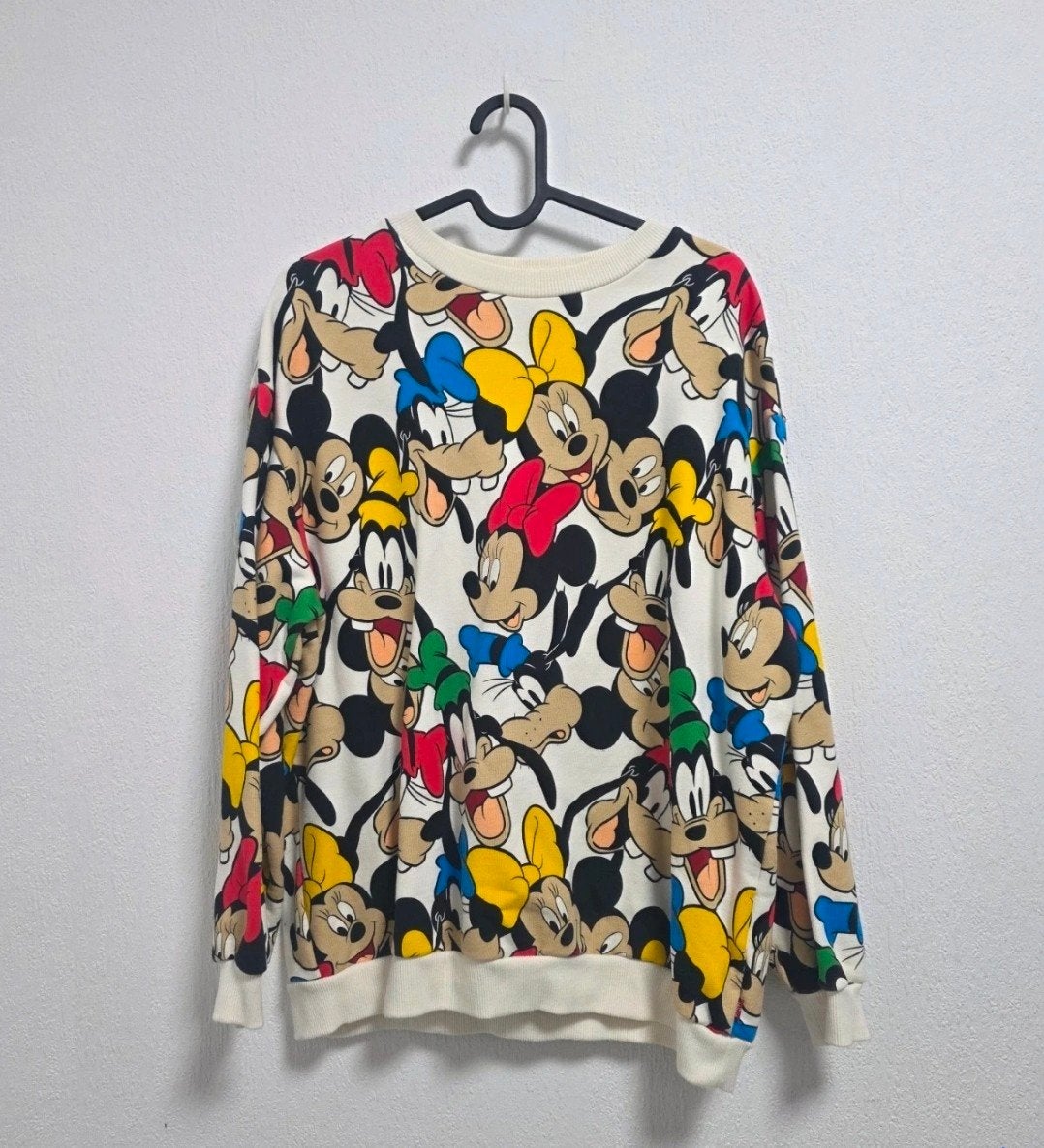 Levi’s Disney Mickey Sweater maat S – uniek en kleurrijk, Kleding | Dames, Truien en Vesten, Overige kleuren, Ophalen of Verzenden