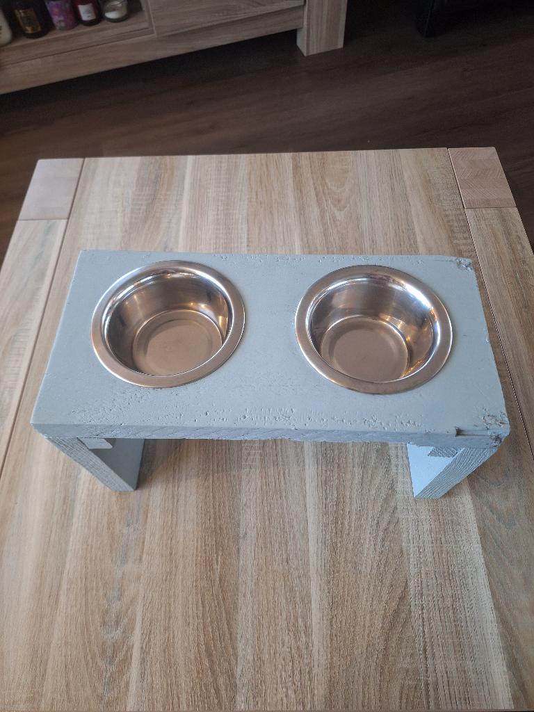 Houten voerbak verhoogd 20 (h) x 37 (l) x 18 (d) cm geverfd, Dieren en Toebehoren, Hondenvoerbakken en Drinkbakken, Ophalen of Verzenden