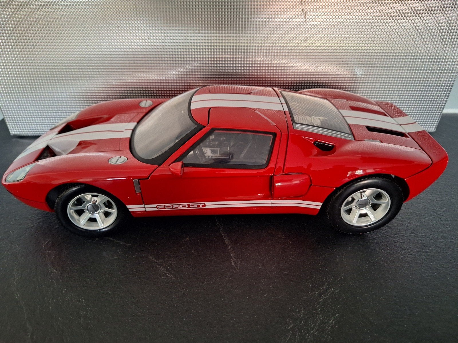 Ford GT 2004 Schaal 1:12, Nieuw, Ophalen of Verzenden, Motormax, 1:9 t/m 1:12