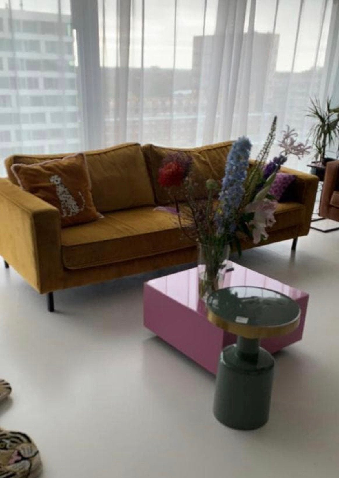 Oker fluwele bank te koop, Ophalen, Zo goed als nieuw