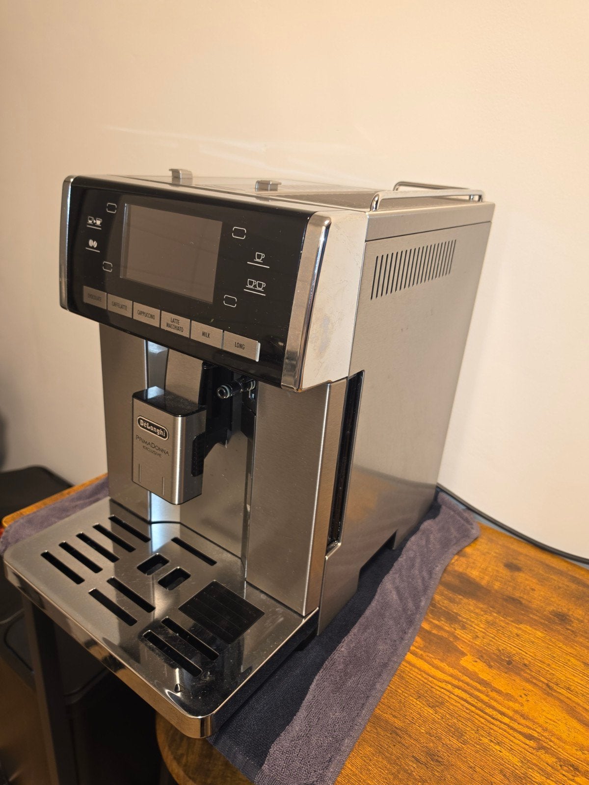 De'Longhi PrimaDonnaESAM 6900.M Volautomatische Koffiemachin, Witgoed en Apparatuur, Ophalen, 10 kopjes of meer, Koffiemachine