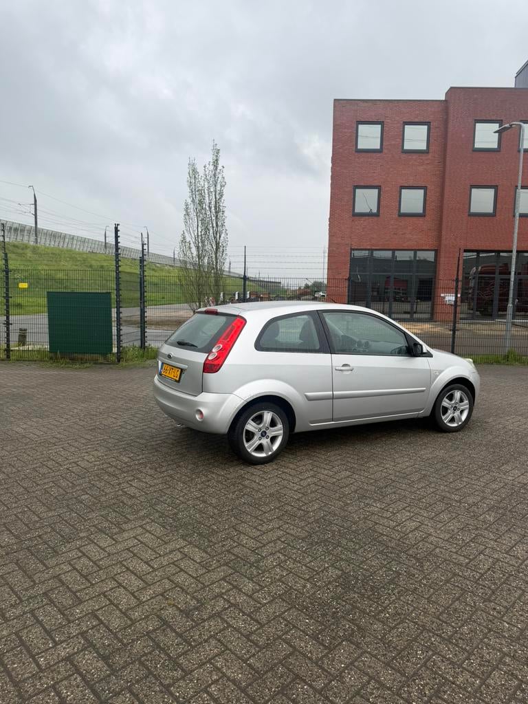 Ford Fiësta 1.3 8V 3DR 2007 Grijs, Auto's, Ford, Particulier, Fiësta, Benzine, C, Hatchback, Handgeschakeld, Origineel Nederlands