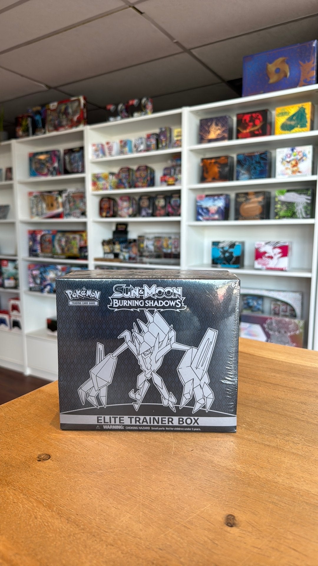 Pokémon Burning Shadows elite trainer box, Ophalen of Verzenden, Zo goed als nieuw, Foil