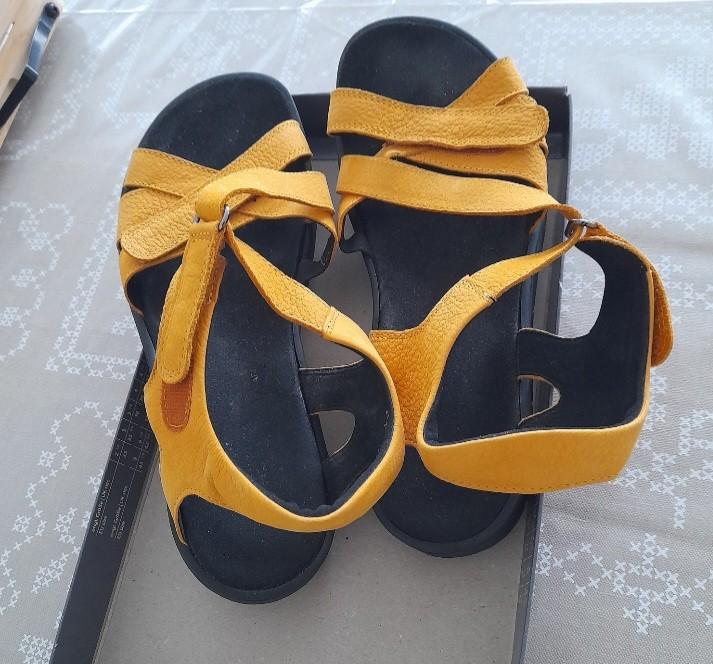 Schoenen, Ophalen, Helvesko, Geel, Sandalen of Muiltjes