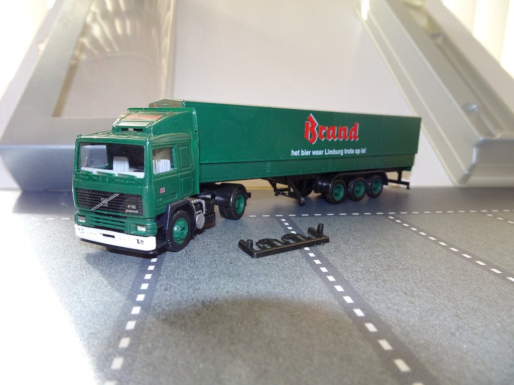 135 herpa volvo f12 brand bier limburg arcen 1:87 truck, Hobby en Vrije tijd, Ophalen of Verzenden, Nieuw, Bus of Vrachtwagen