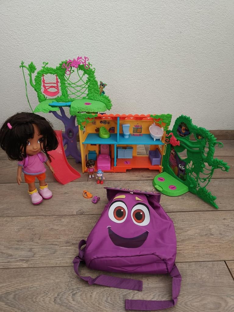 Dora set: pratende pop, huis met geluid en nieuwe tas, Ophalen of Verzenden, Zo goed als nieuw, Overige typen