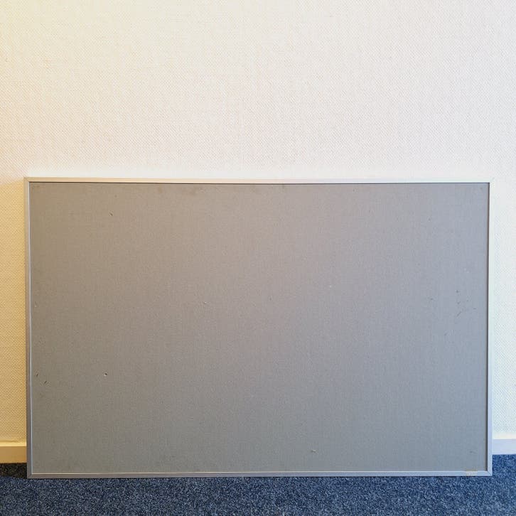 Groot Prikbord / Mededelingenbord + Omlijsting (117 x 75 cm)