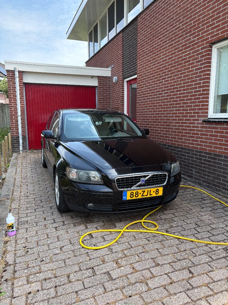 Volvo S40 2.4 I 170PK Geartronic 2004 Zwart, Auto's, 1357 kg, Beige, 700 kg, Zwart
