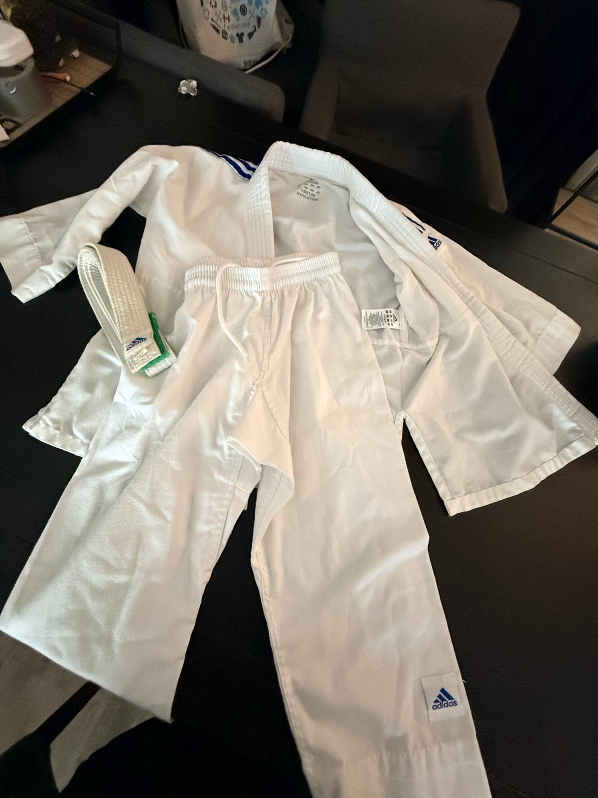 Adidas Judo Pak 130/140 Evolution met witte band, Judo, Vechtsportpak, Maat L, Ophalen of Verzenden