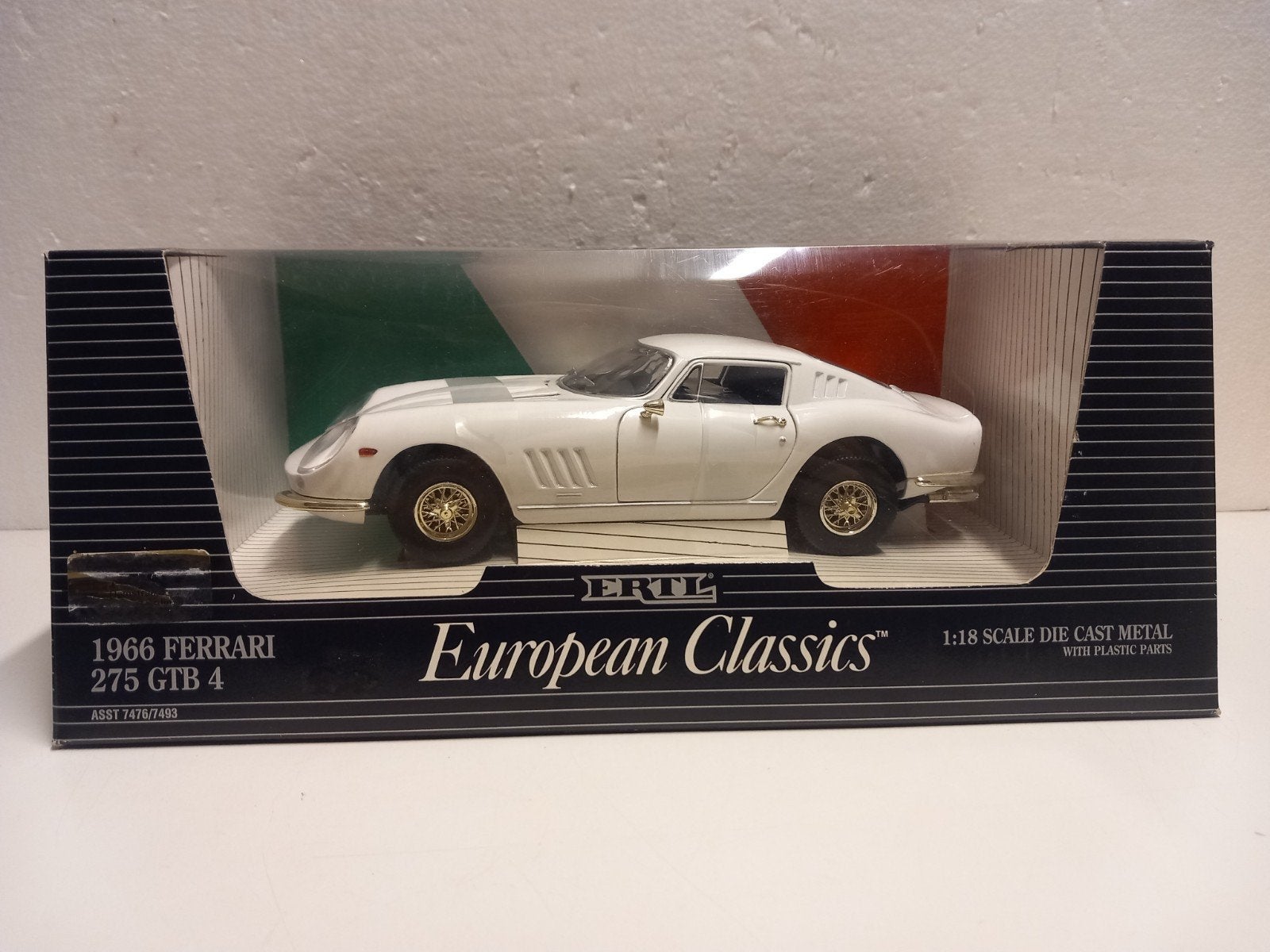 Ferrari 275 GTB wit 1966 ERTL Classics metal 1:18 KRD, Ophalen of Verzenden, Zo goed als nieuw, Auto, ERTL