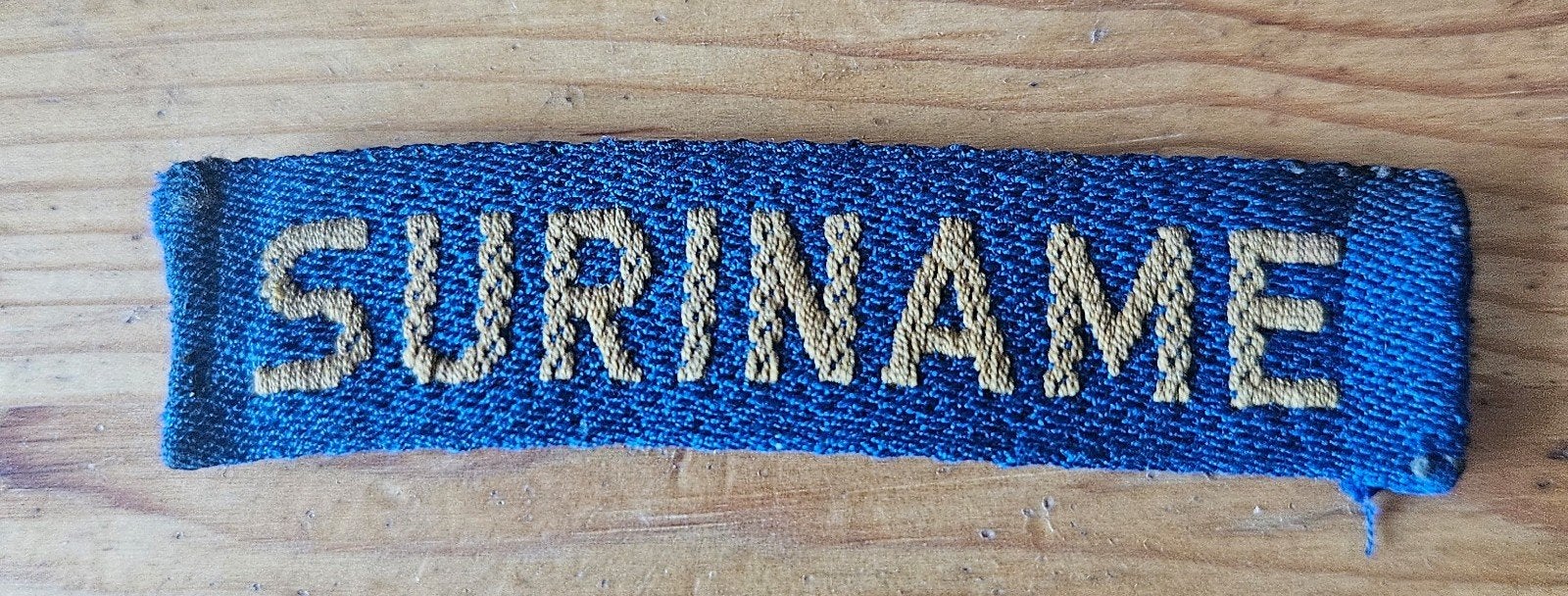 Naamlint Suriname, Verzamelen, Ophalen of Verzenden, Landmacht, Nederland, Embleem of Badge