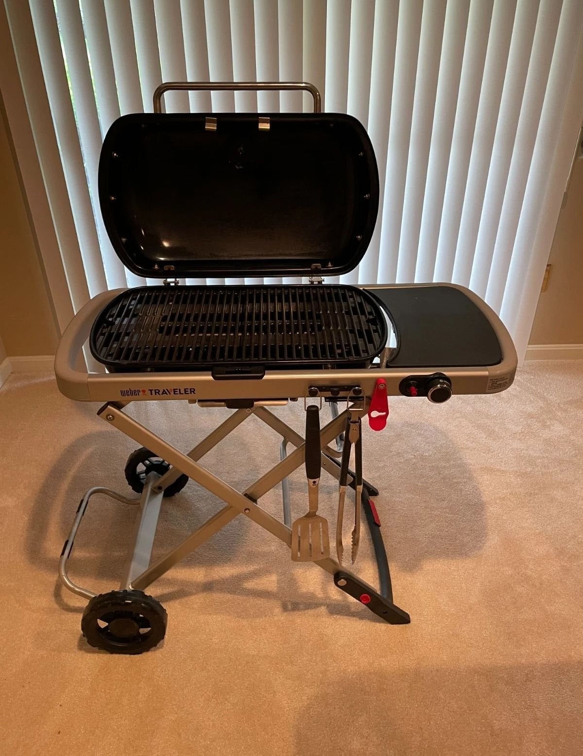 Weber “Traveler” draagbare barbecue, Ophalen of Verzenden, Zo goed als nieuw
