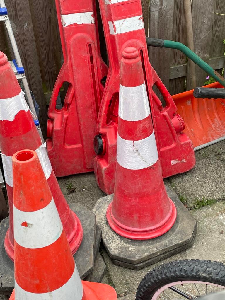 Verkeerskegels en afzetpalen - Gebruikt, Doe-het-zelf en Verbouw, Ophalen of Verzenden, Gebruikt