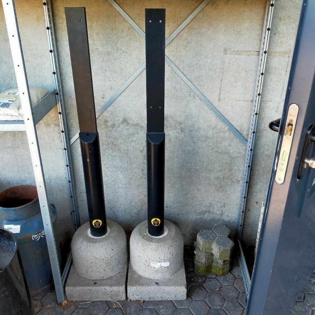 2X PROFESSIONELE STAANDER MET BETONVOET VOOR AFVALBAK, 40 liter of meer, Ophalen, Gebruikt, Overige materialen
