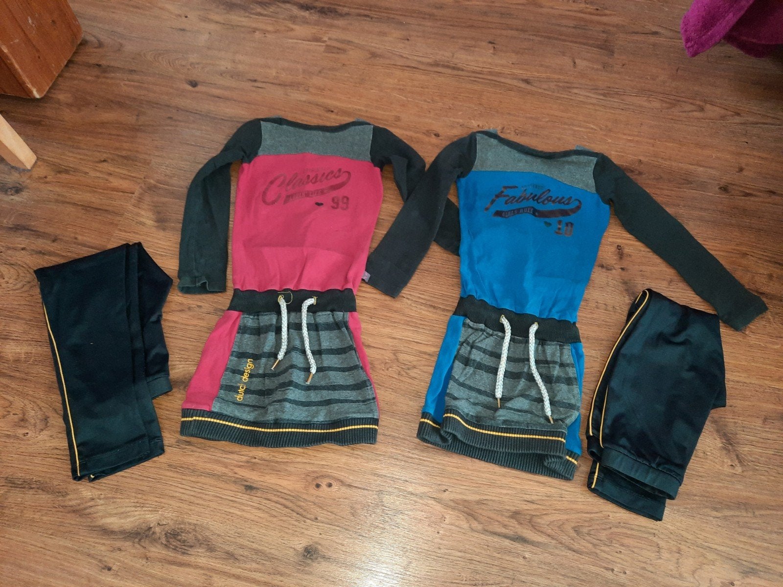Tweeling meisjes Ninni Vi - jurkjes en leggings 98/104
Maat, Ophalen of Verzenden, Zo goed als nieuw, Kleding
