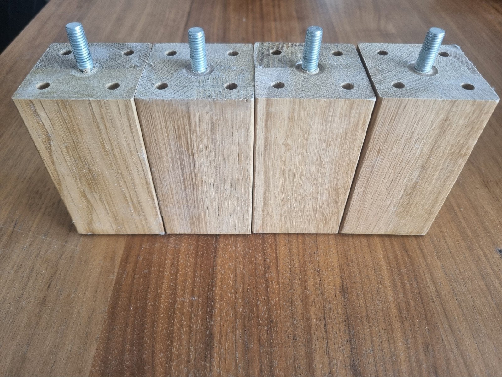 4 licht eikenhouten meubelpoten met draadeind., Ophalen of Verzenden, Zo goed als nieuw, 50 tot 100 mm, Overige typen
