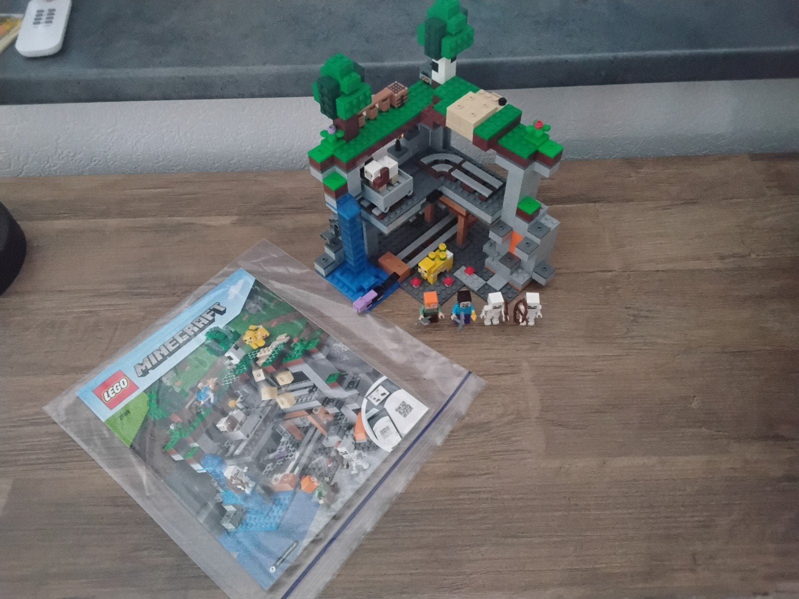 LEGO MINECRAFT Het eerste avontuur - 21169, Kinderen en Baby's, Speelgoed | Duplo en Lego, Ophalen of Verzenden, Zo goed als nieuw