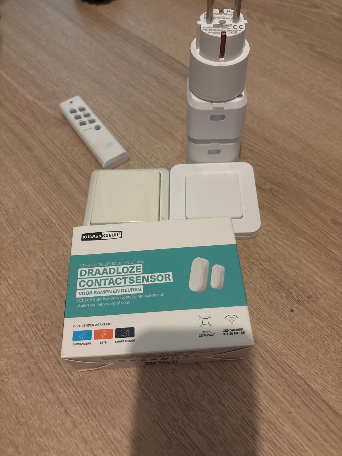 KlikAanKlikUit set: sensoren, afstandsbediening, stekkers, Gebruikt, Raam of Deur, Ophalen of Verzenden, Compleet systeem