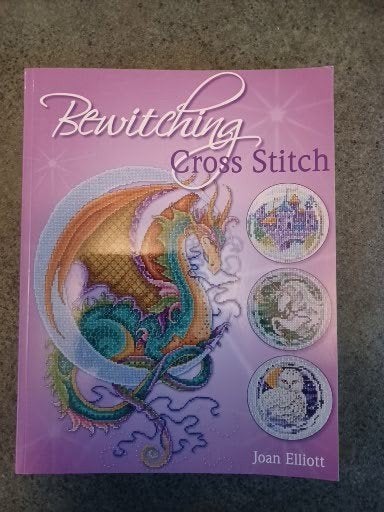 Bewitching Cross Stitch., Ophalen of Verzenden, Zo goed als nieuw, Joan Elliot, Borduren en Naaien