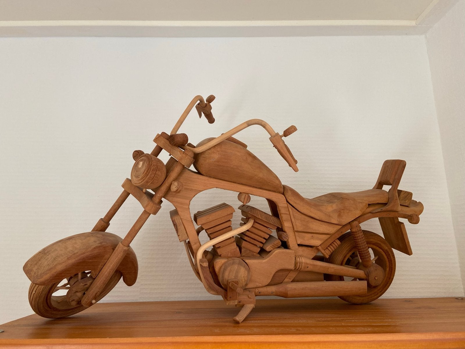 Houten motorfiets model - Handgemaakt decoratiestuk, Zo goed als nieuw, Ophalen, Overige merken, Groter dan 1:32