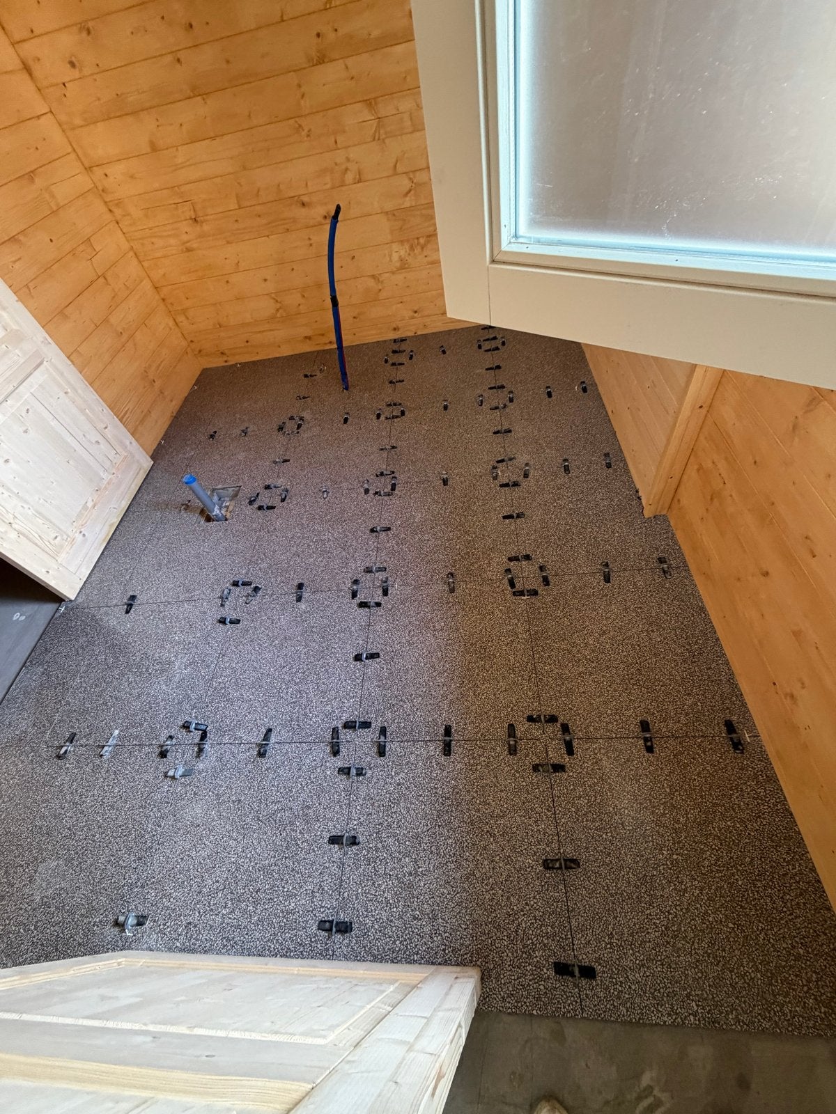 * Vloertegels en wandtegels * Badkamers en toiletten