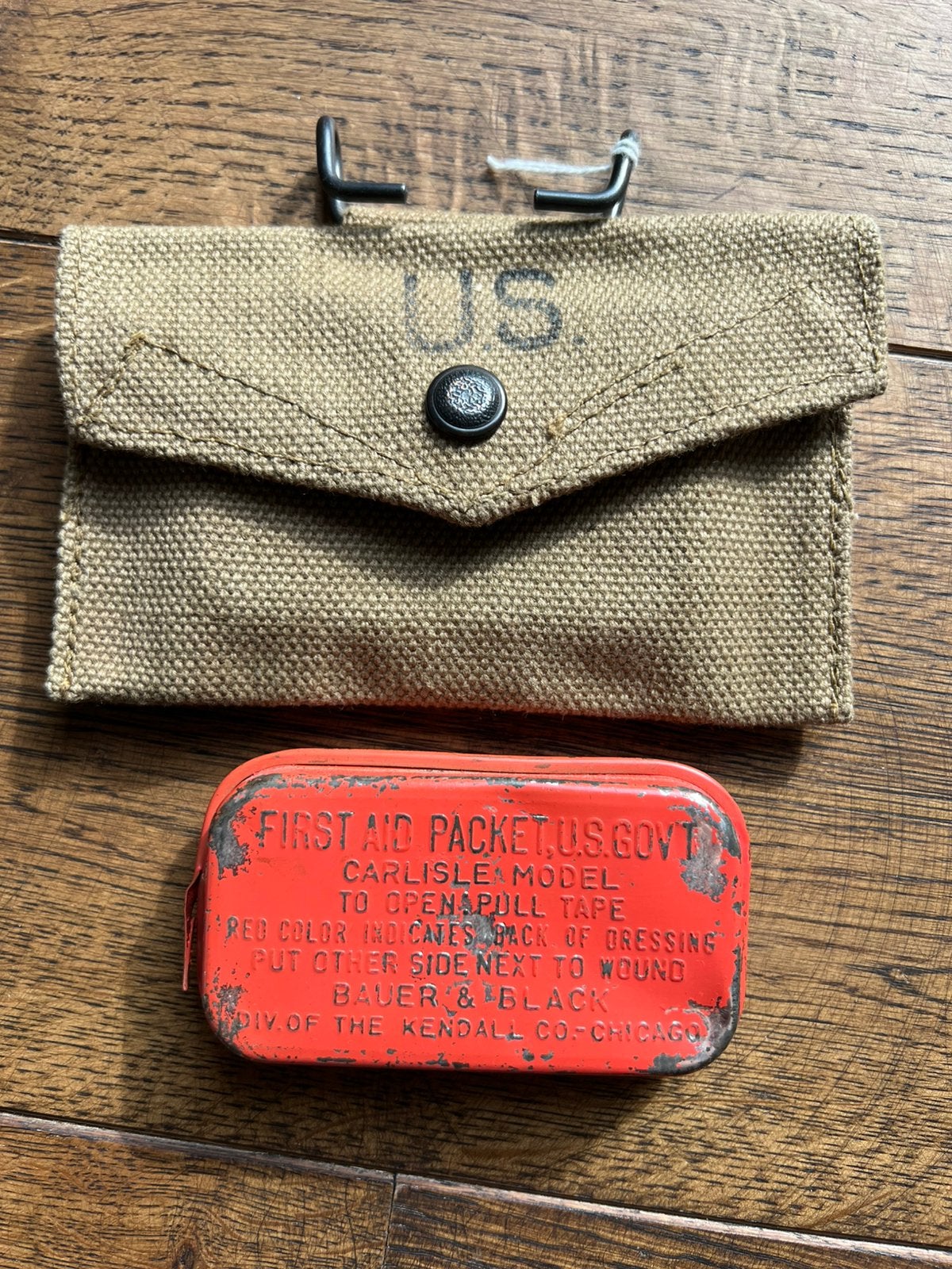 WO2 Amerikaans British Made First Aid Pouch + tin, Verzamelen, Amerika, Verzenden