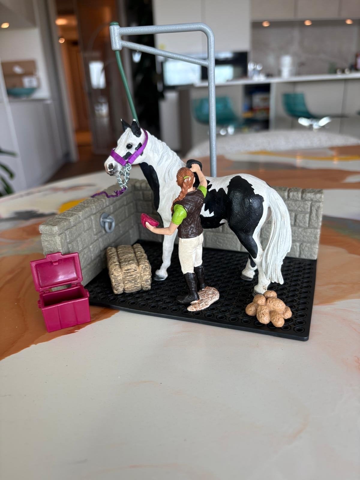 Schleich wasplaats met paard en accessoires, Ophalen of Verzenden, Gebruikt