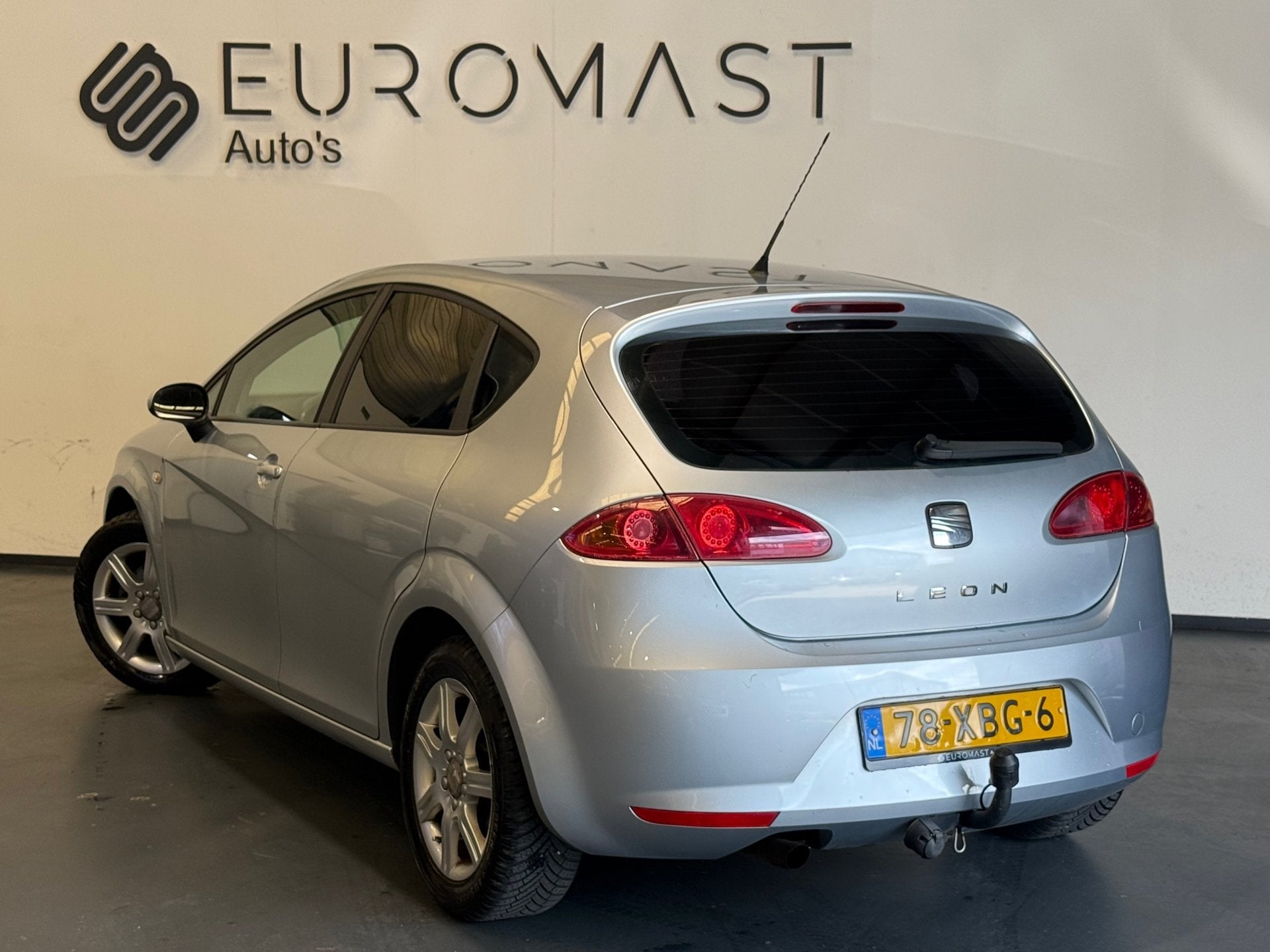 Seat Leon 1.6 Reference Airco Cruise Trekhaak Nieuwe Apk, Auto's, Stof, Gebruikt, 4 cilinders, Leon