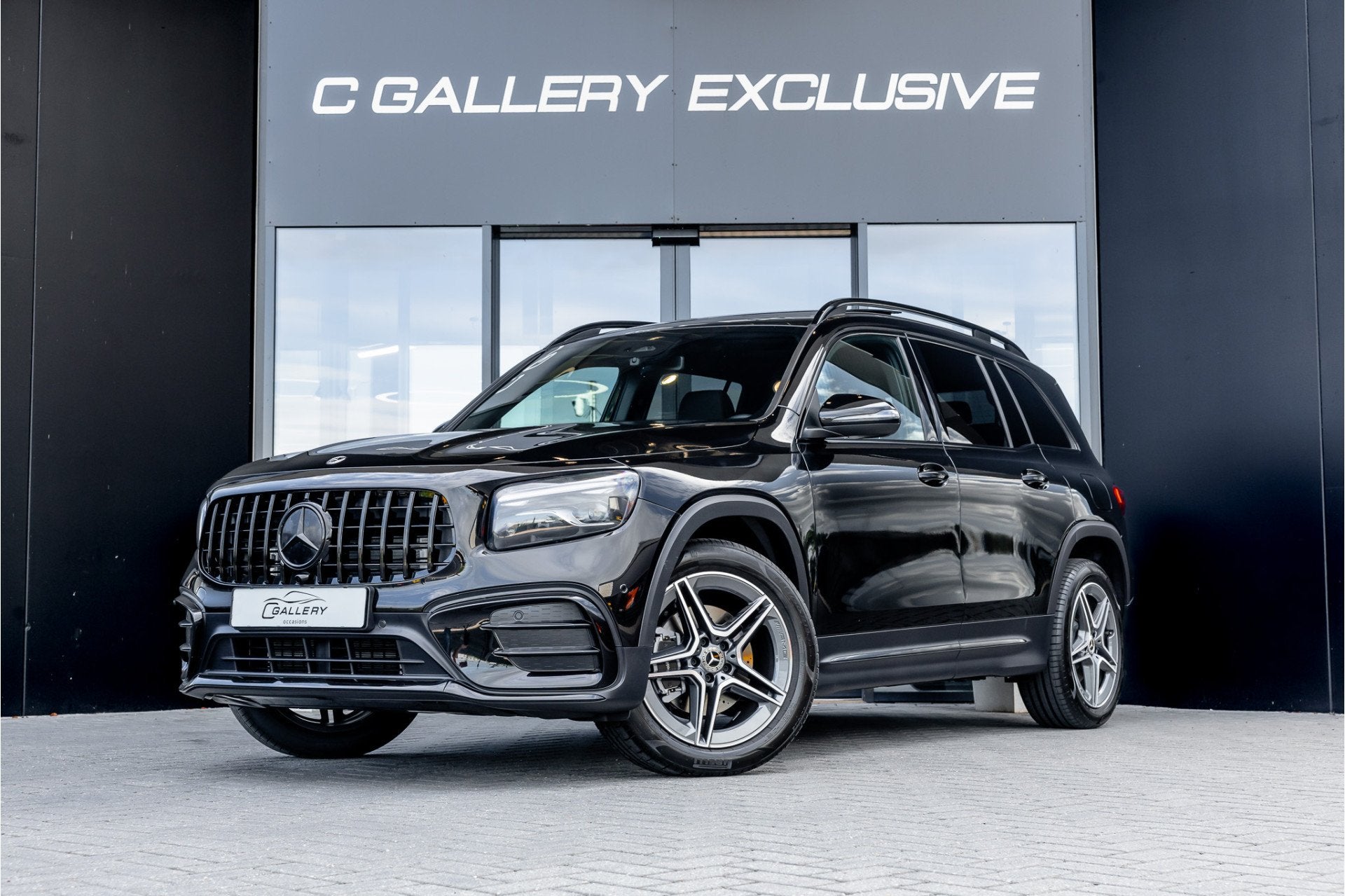 Mercedes-Benz GLB 180 Business Solution AMG 7p. - Panorama |, Dealer onderhouden, Gebruikt, Zwart, 4 cilinders