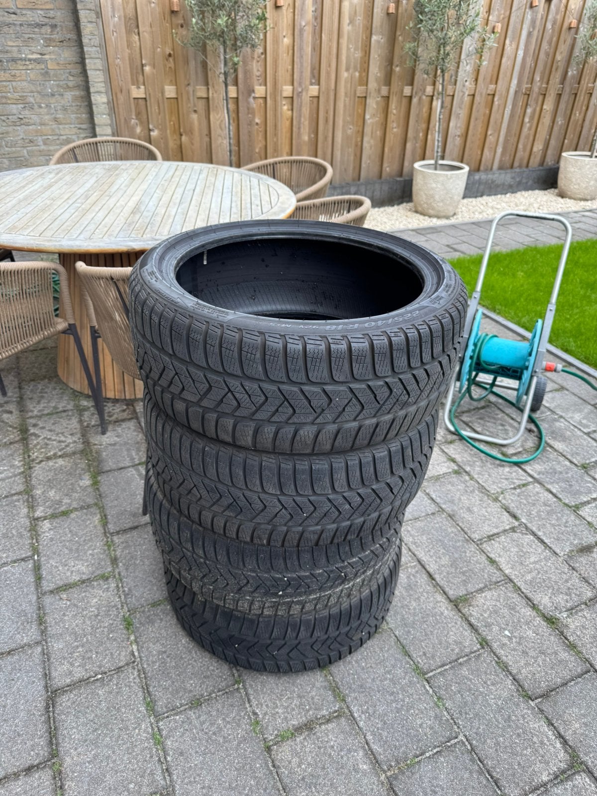 4 winterbanden Pirelli 225/40 R18, Ophalen, Gebruikt