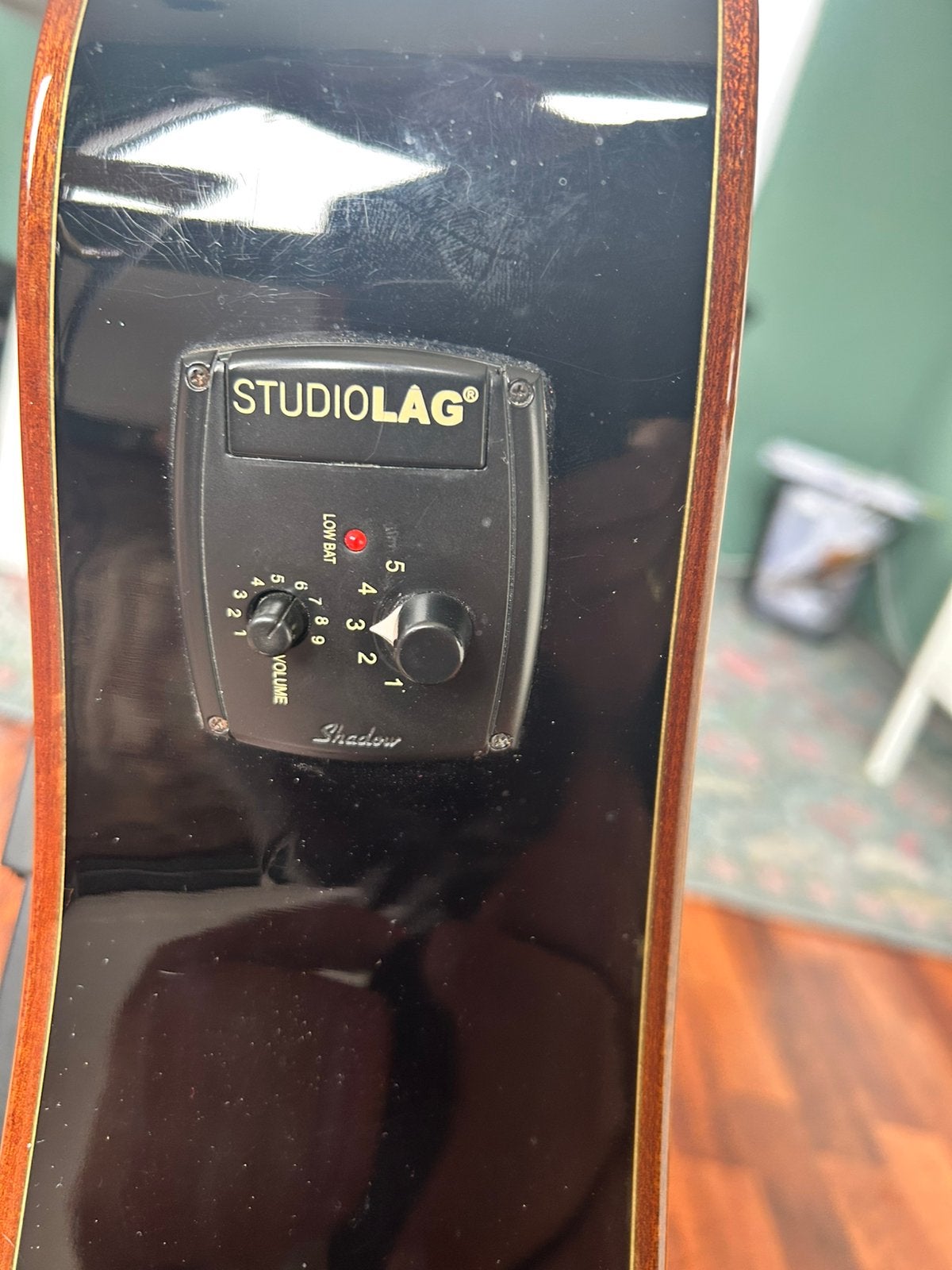 Foto 7 van Te koop: LAG Tramontane T100 DCE BLK Stage gitaar