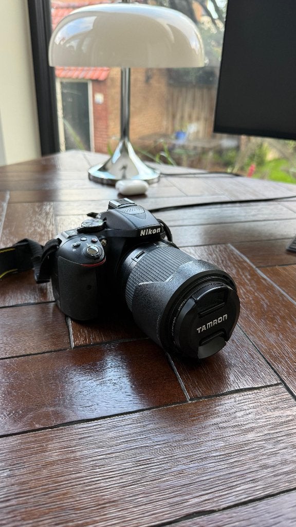 Nikon D5300 + Tamron 18-200mm lens & accessoires, Bodydop, Spiegelreflex, Ophalen of Verzenden, Zo goed als nieuw