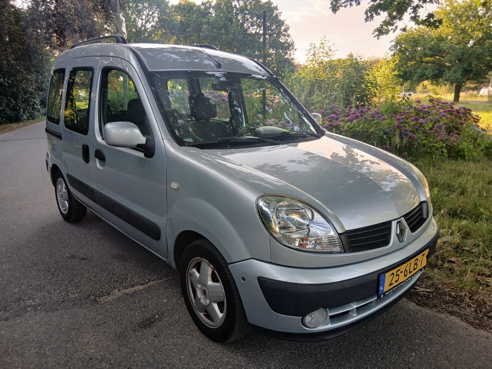 Kangoo Automaat 1.6i 16V 2X Schuifdeur Airco Trekhaak Nw Apk, Auto's, Stof, 4 cilinders, Parkeersensor, Particulier
