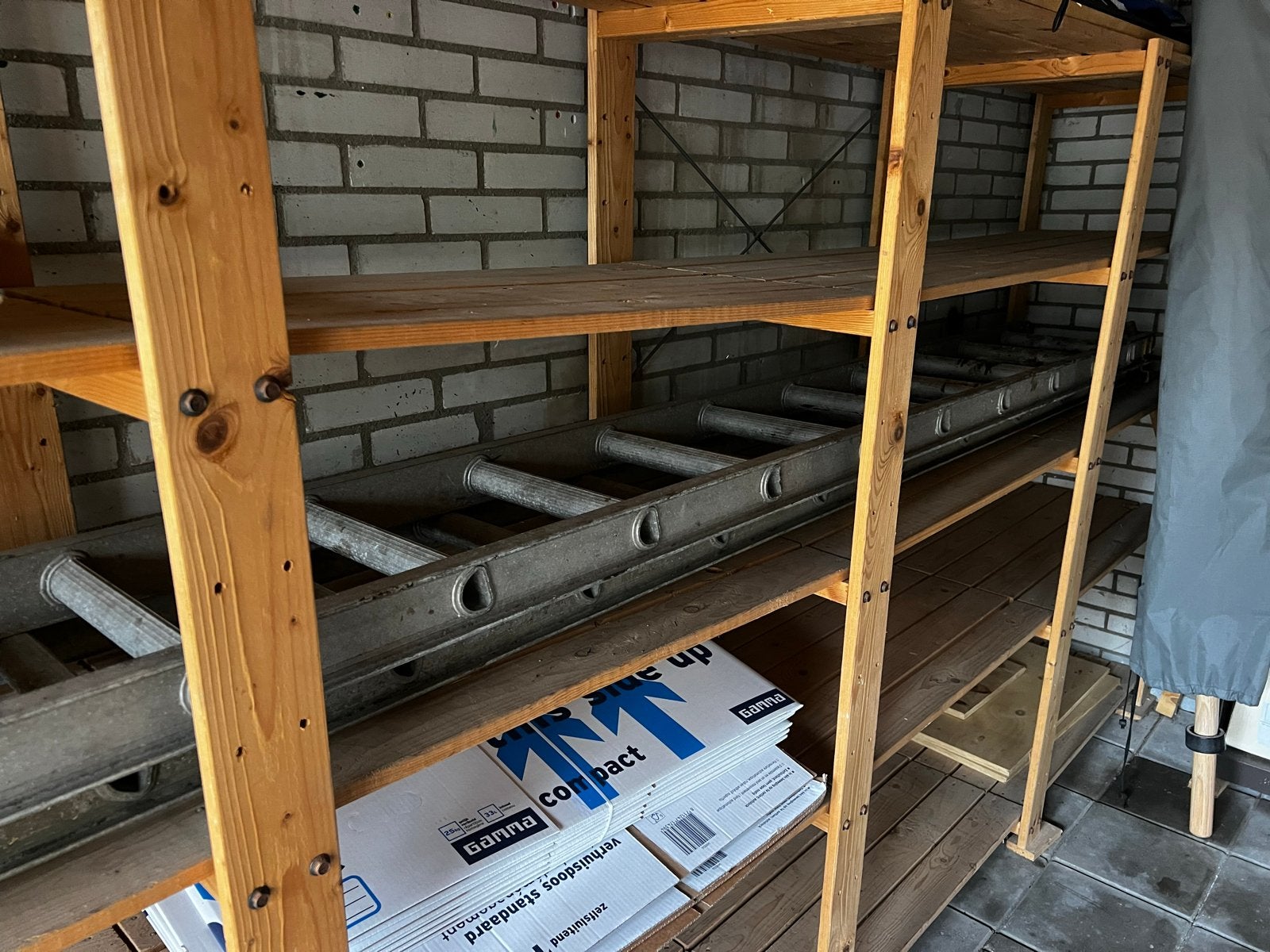 Houten en metalen opbergrekken voor garage/schuur, Ophalen, Gebruikt