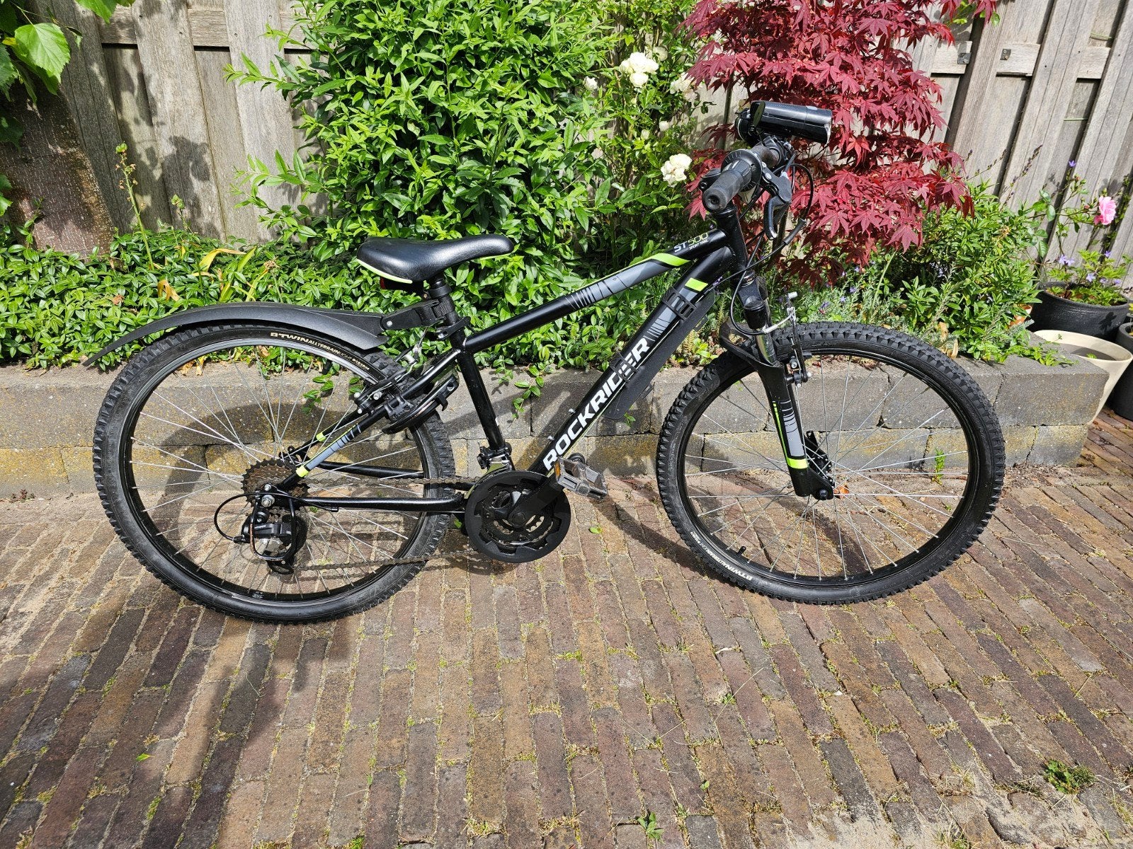Rockrider ST500 24 inch MTB met verlichting en slot, Ophalen, 20 inch of meer, Velgrem, Zo goed als nieuw