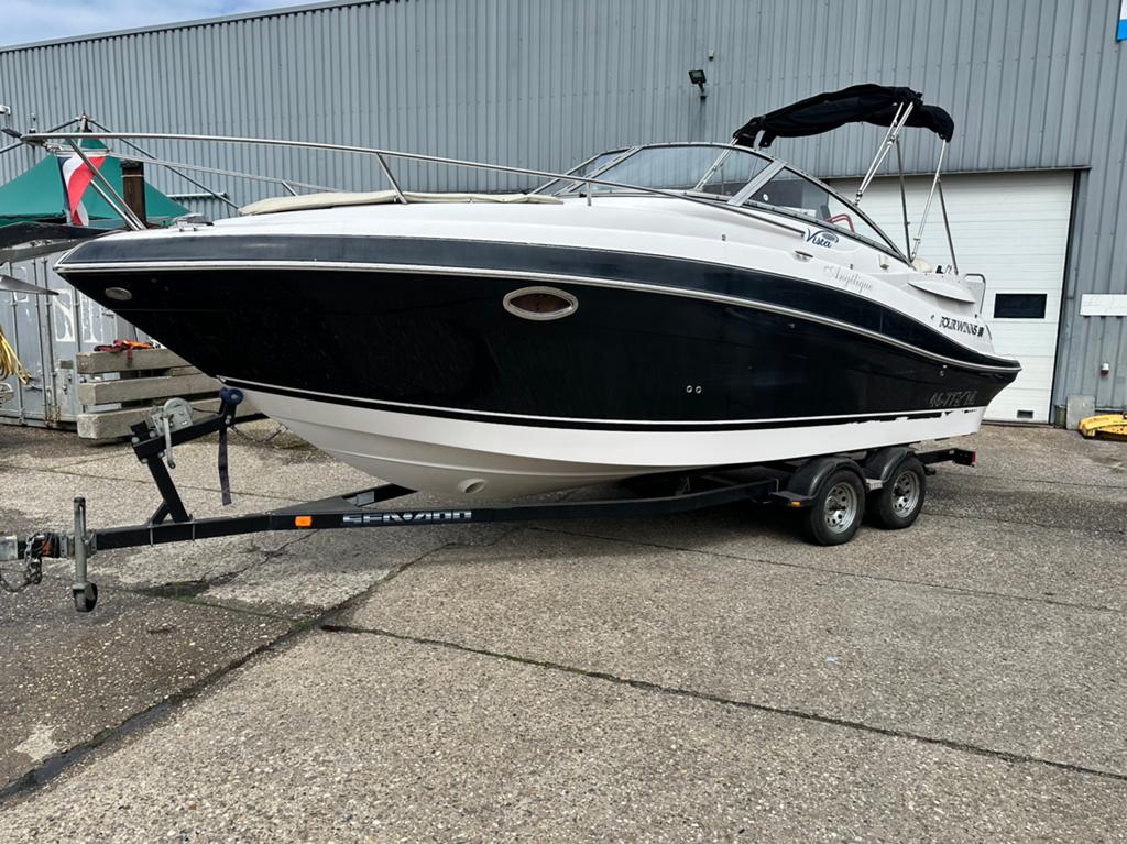 Four Winns 258 Vista Volvo penta 320 pk Duoprop, Watersport en Boten, Speedboten, Gebruikt, Overige merken, Benzine, 200 pk of meer