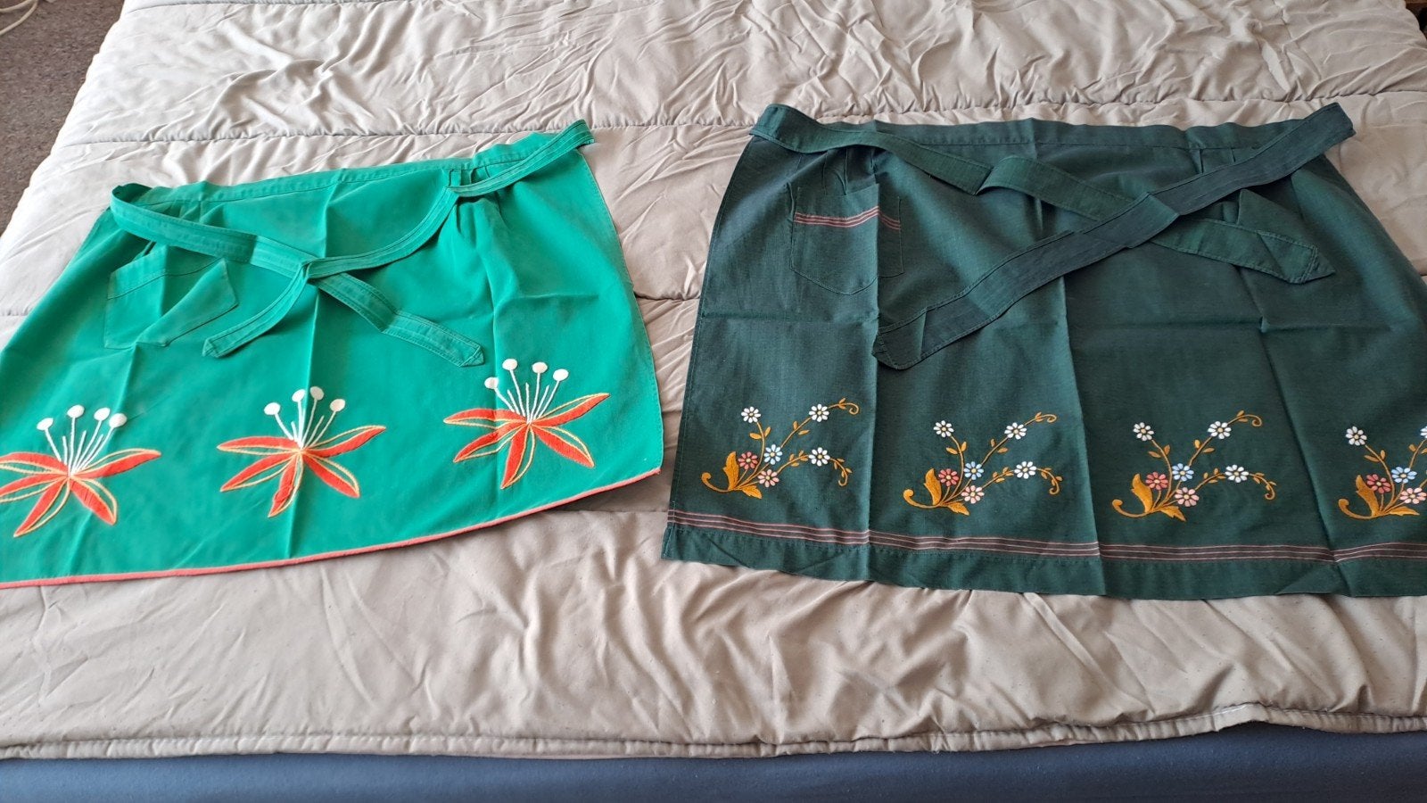 Twee charmante vintage schorten, Ophalen of Verzenden, Overige typen