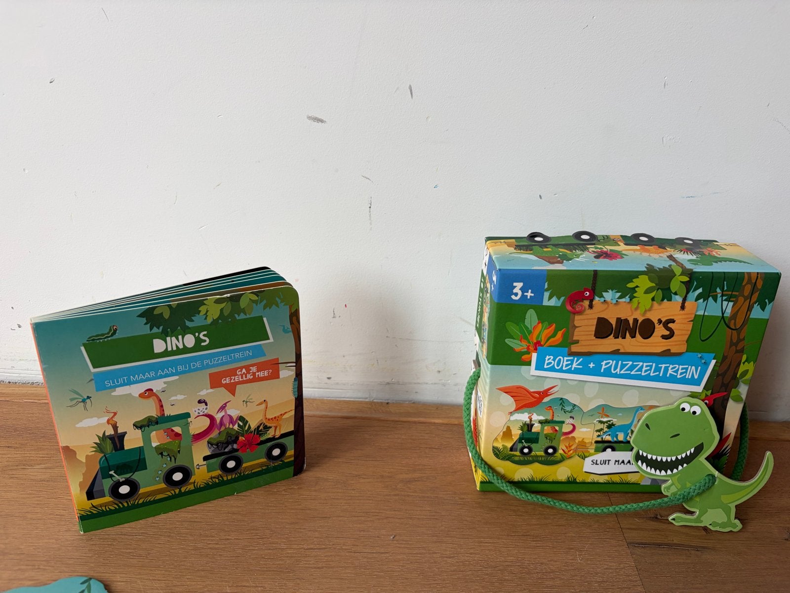 Dino's Boek + Puzzeltrein, Ophalen, 10 tot 50 stukjes, Zo goed als nieuw, 2 tot 4 jaar