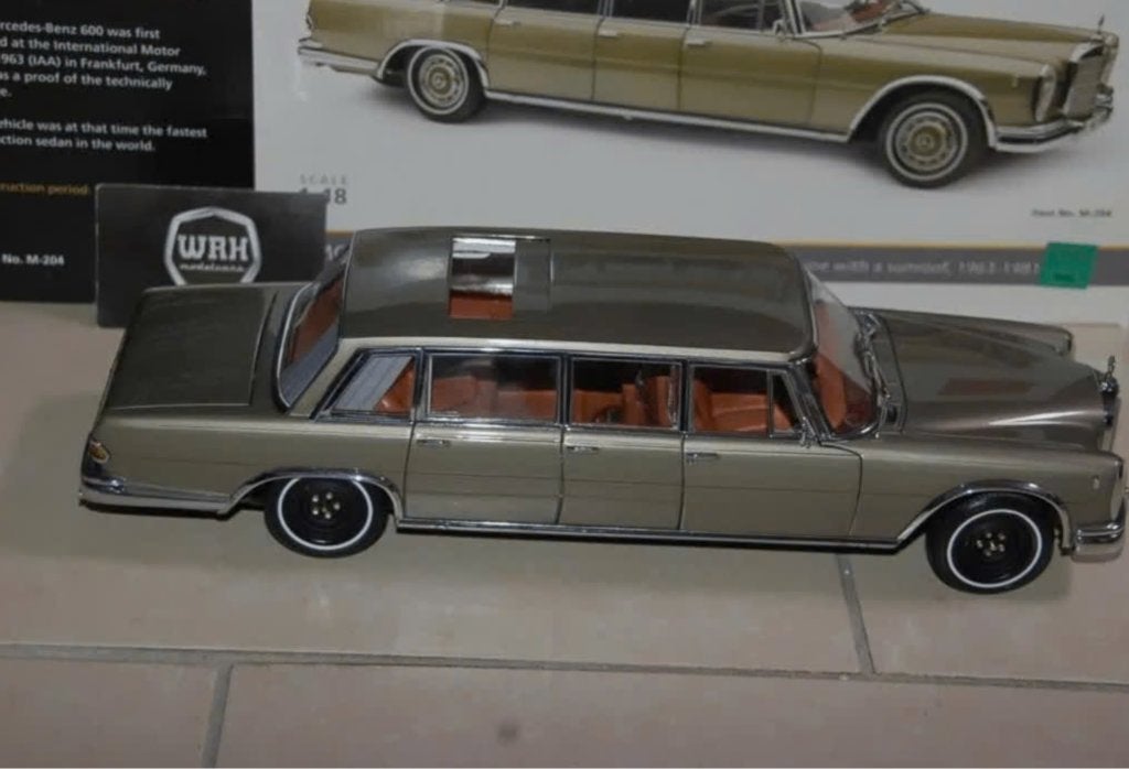 1:18 Mercedes 600 Pullman W100 gold CMC M-204 TOP WRH, Hobby en Vrije tijd, Modelauto's | 1:18, Verzenden, Zo goed als nieuw, Auto