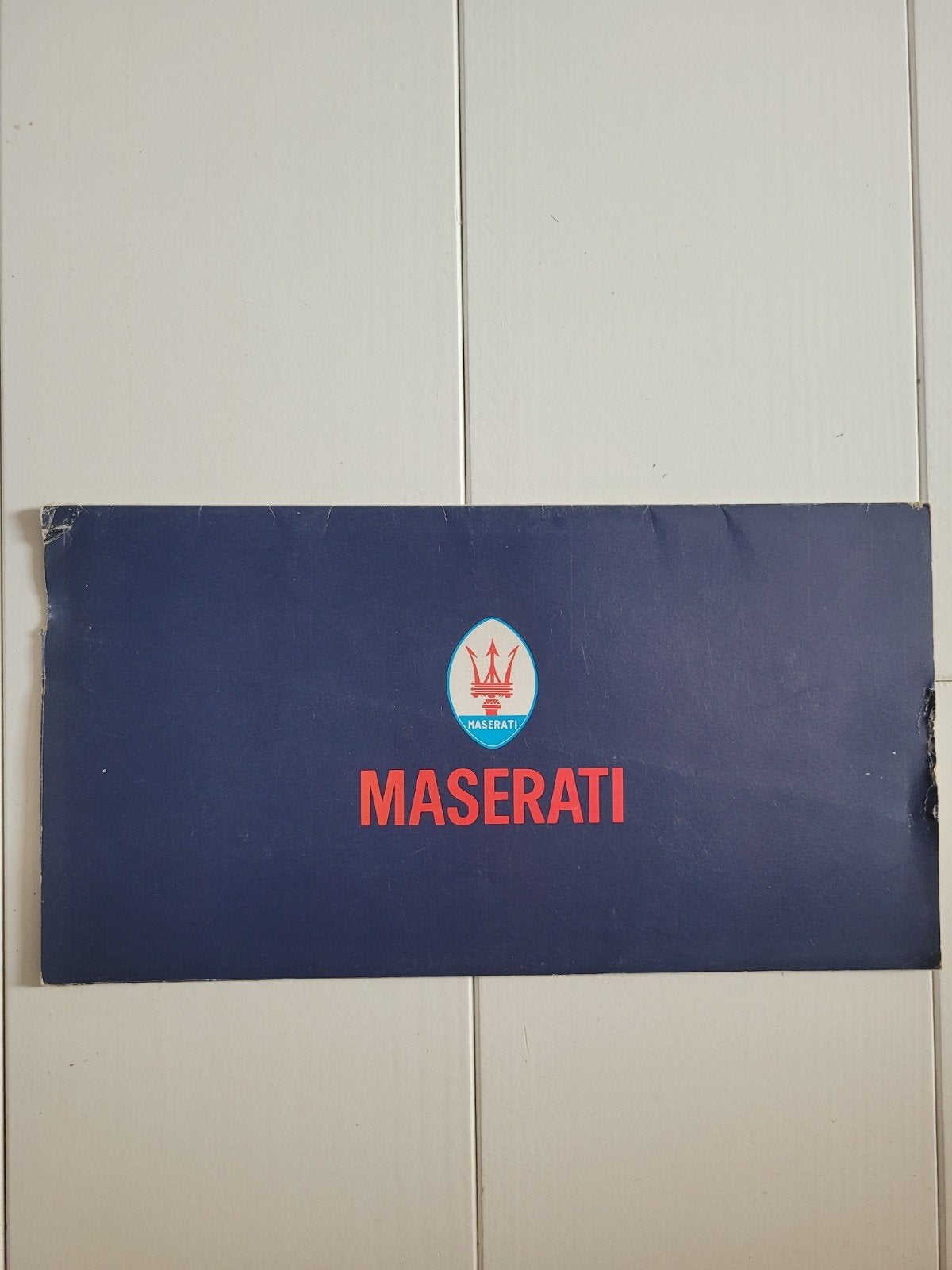 Maserati folder met wereldkaart en auto-afbeelding, Boeken, Ophalen of Verzenden, Gelezen, Onbekend