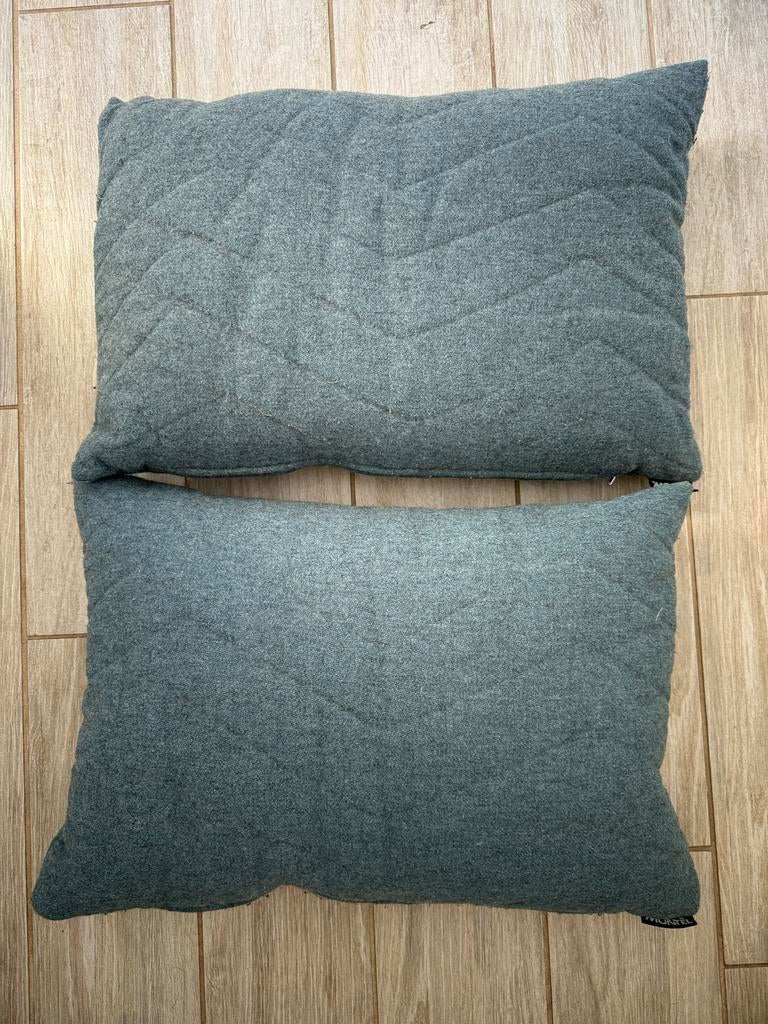 Set van 2 Montèl sierkussens, Huis en Inrichting, Woonaccessoires | Kussens, Ophalen of Verzenden, Gebruikt, Grijs, Rechthoekig