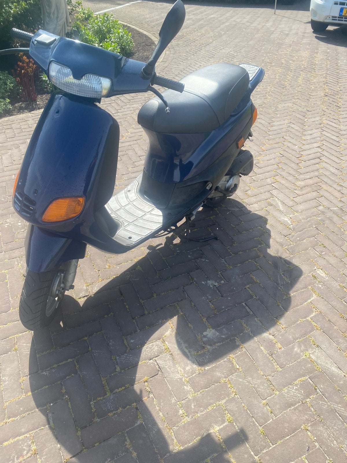 Zip type 2005 70cc brom, Fietsen en Brommers, Scooters | Piaggio, Zo goed als nieuw, Zip, Tweetakt, Ophalen