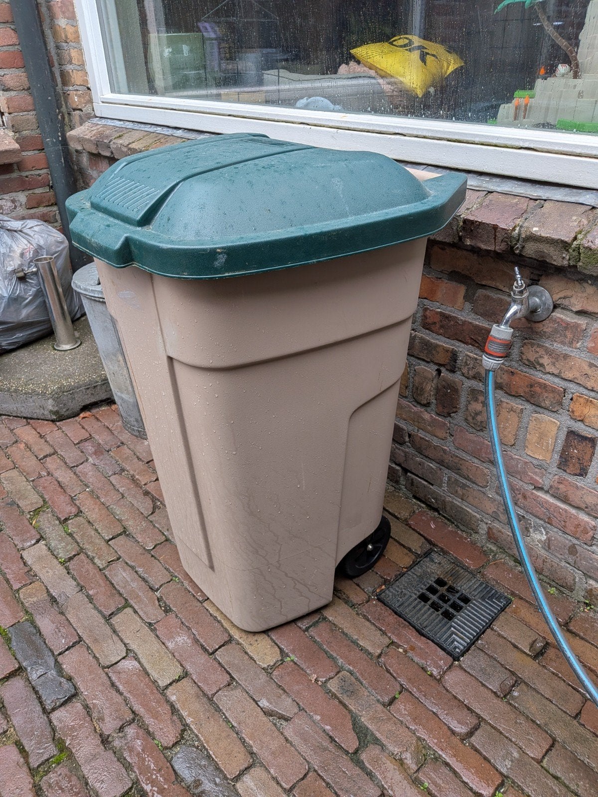 Rubbermaid Mobiele Afvalcontainer / Kliko – 110 Liter
Zeer s, 40 liter of meer, Ophalen, Zo goed als nieuw, Kunststof