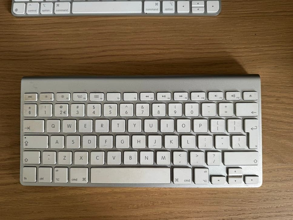 Apple Magic Keyboard A1314 - Draadloos Qwerty Toetsenbord, Computers en Software, Gebruikt, Ophalen of Verzenden, Draadloos, Qwerty