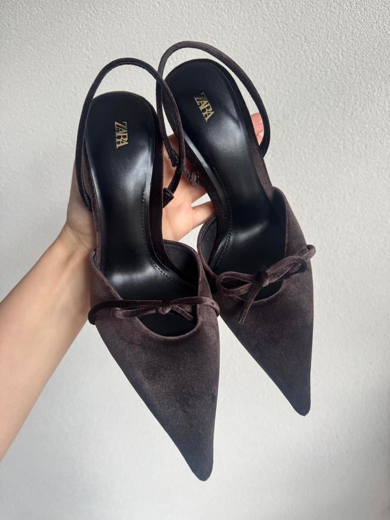 Zara bruine fluwelen sandalen hakken met strik detail, Kleding | Dames, Bruin, Zara, Zo goed als nieuw, Zara